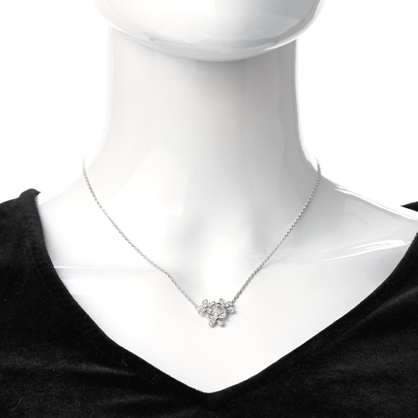 18K White Gold Diamond Socrate 3 Flower Pendant Necklace