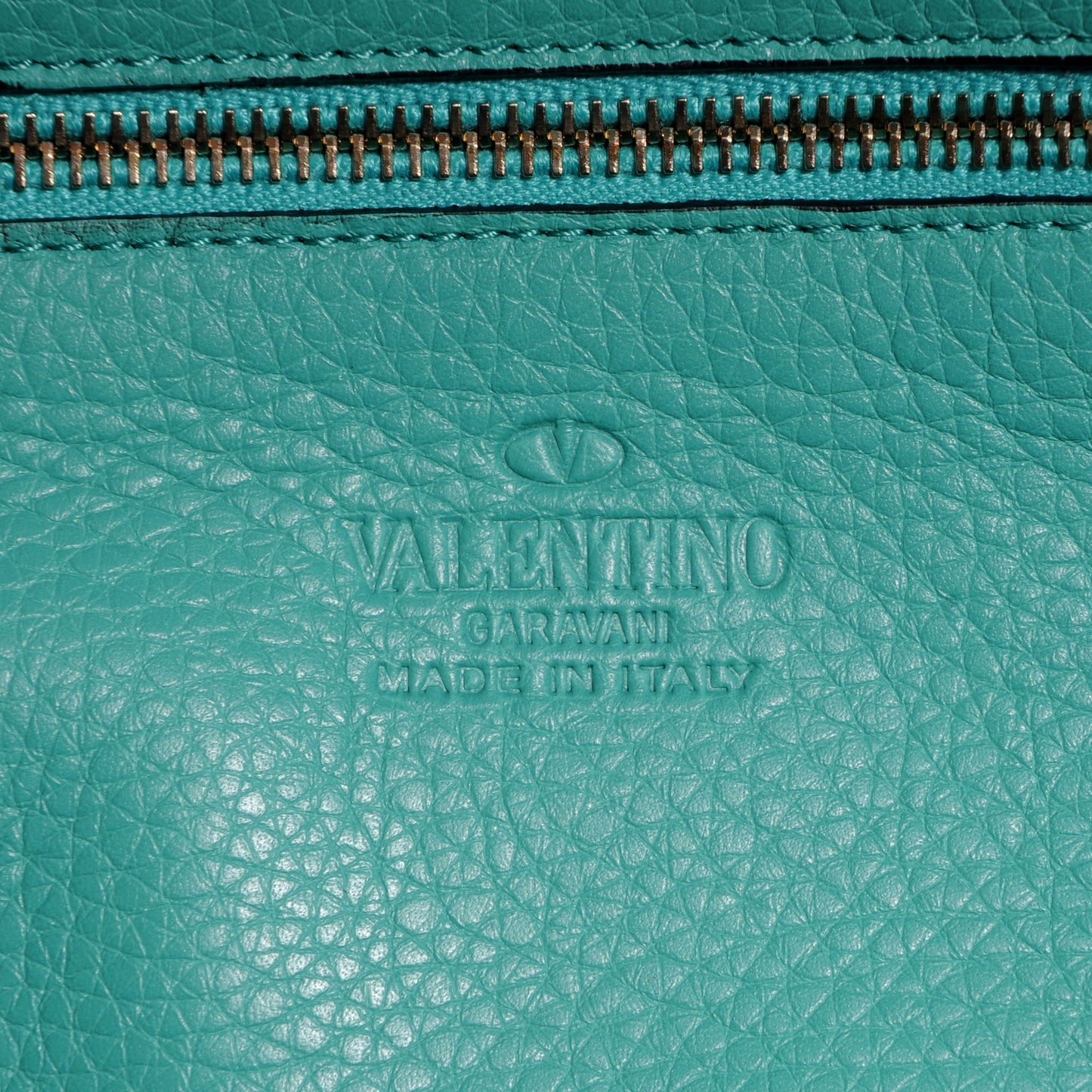 Vitello Medium Rockstud Tote Colibri
