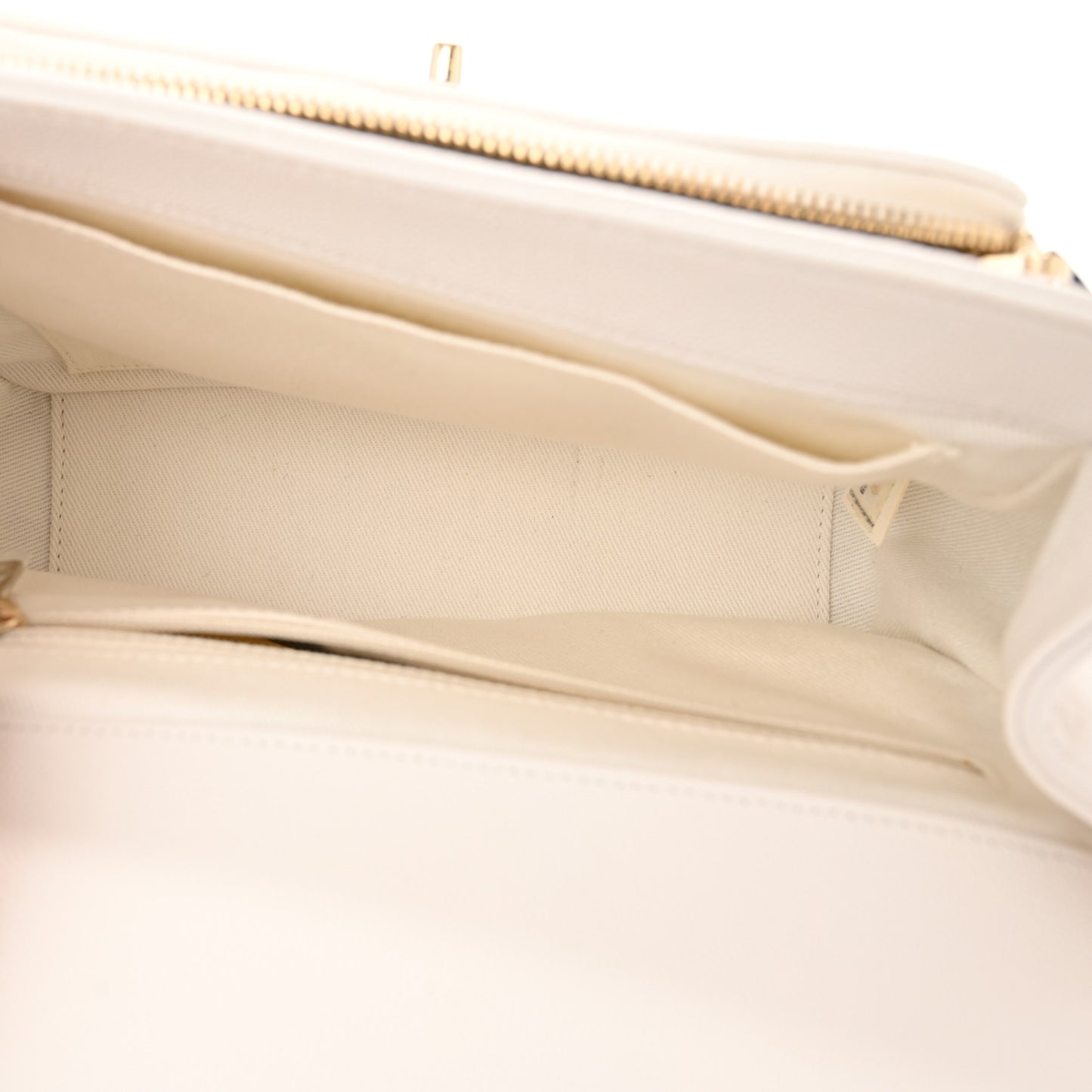 Caviar Quilted Medium Business Affinity Flap White