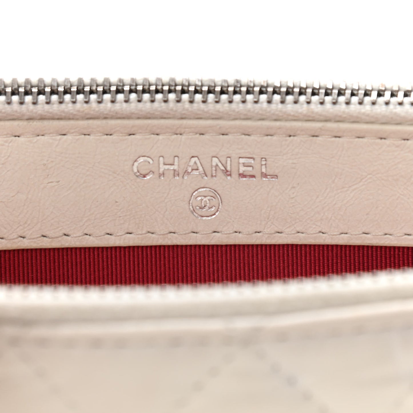 Aged Calfskin Quilted Small Gabrielle Clutch With Chain White Black