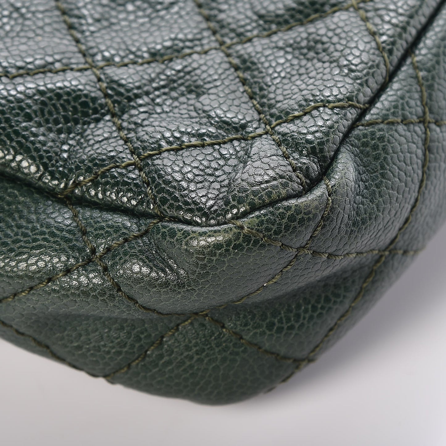 Iridescent Caviar Quilted Medium Chic Flap Green