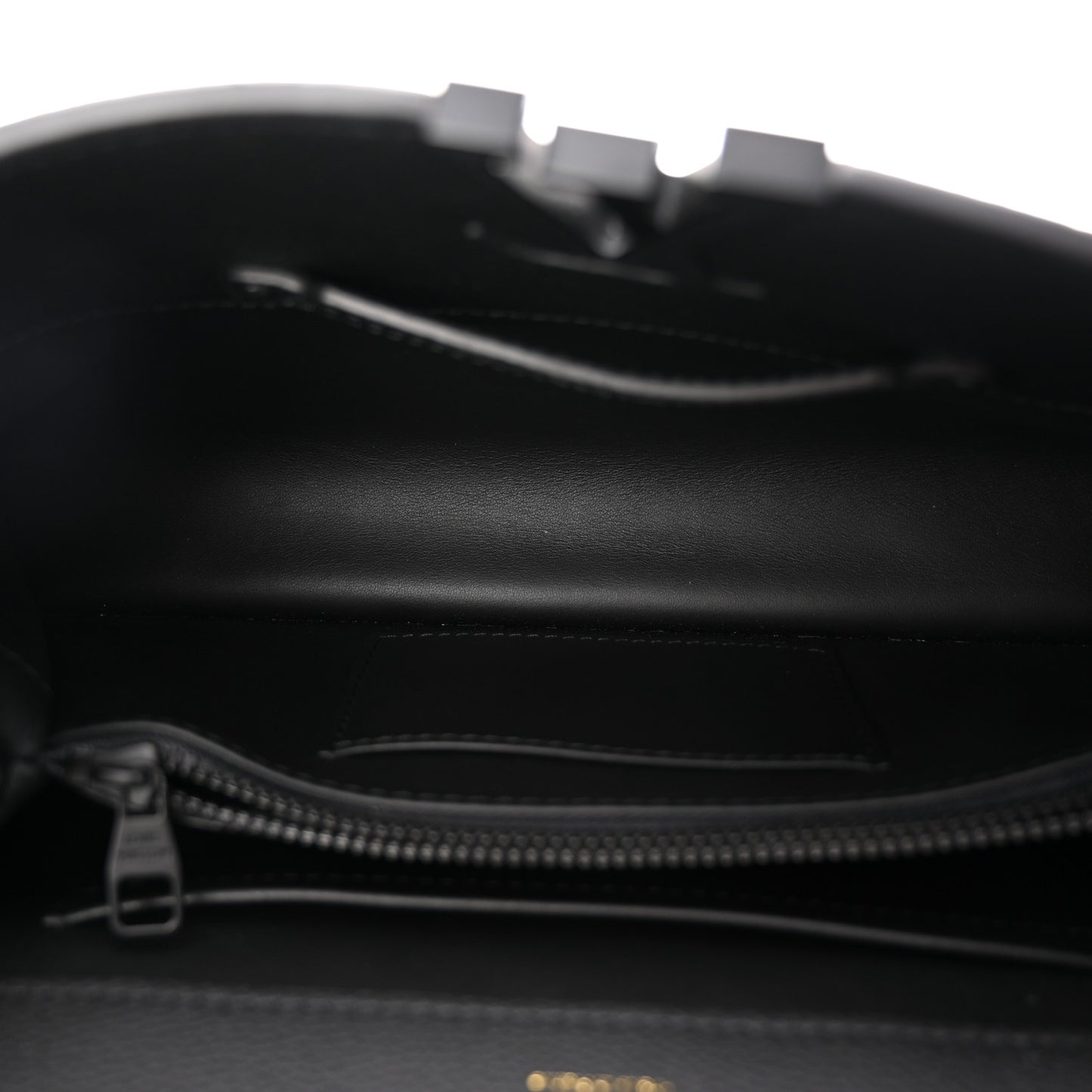 Taurillon Capucines East West MM Matte Black