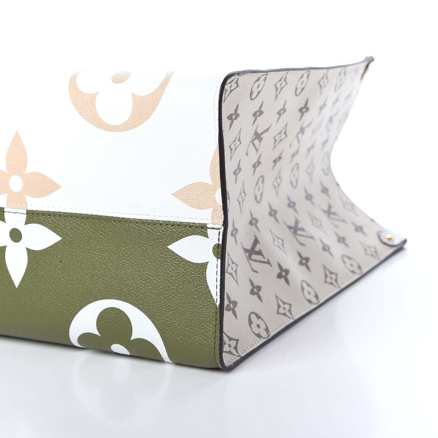 Louis Vuitton Monogram Giant Onthego GM Kaki Beige 9 of 9