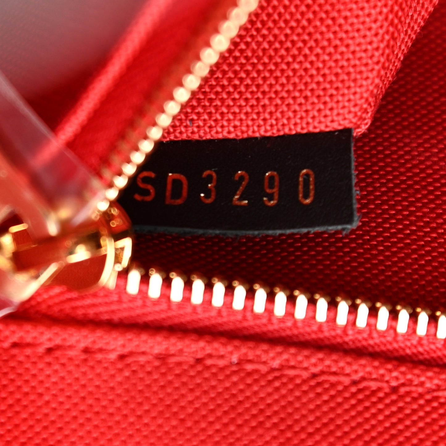 Reverse Monogram Giant Onthego MM
