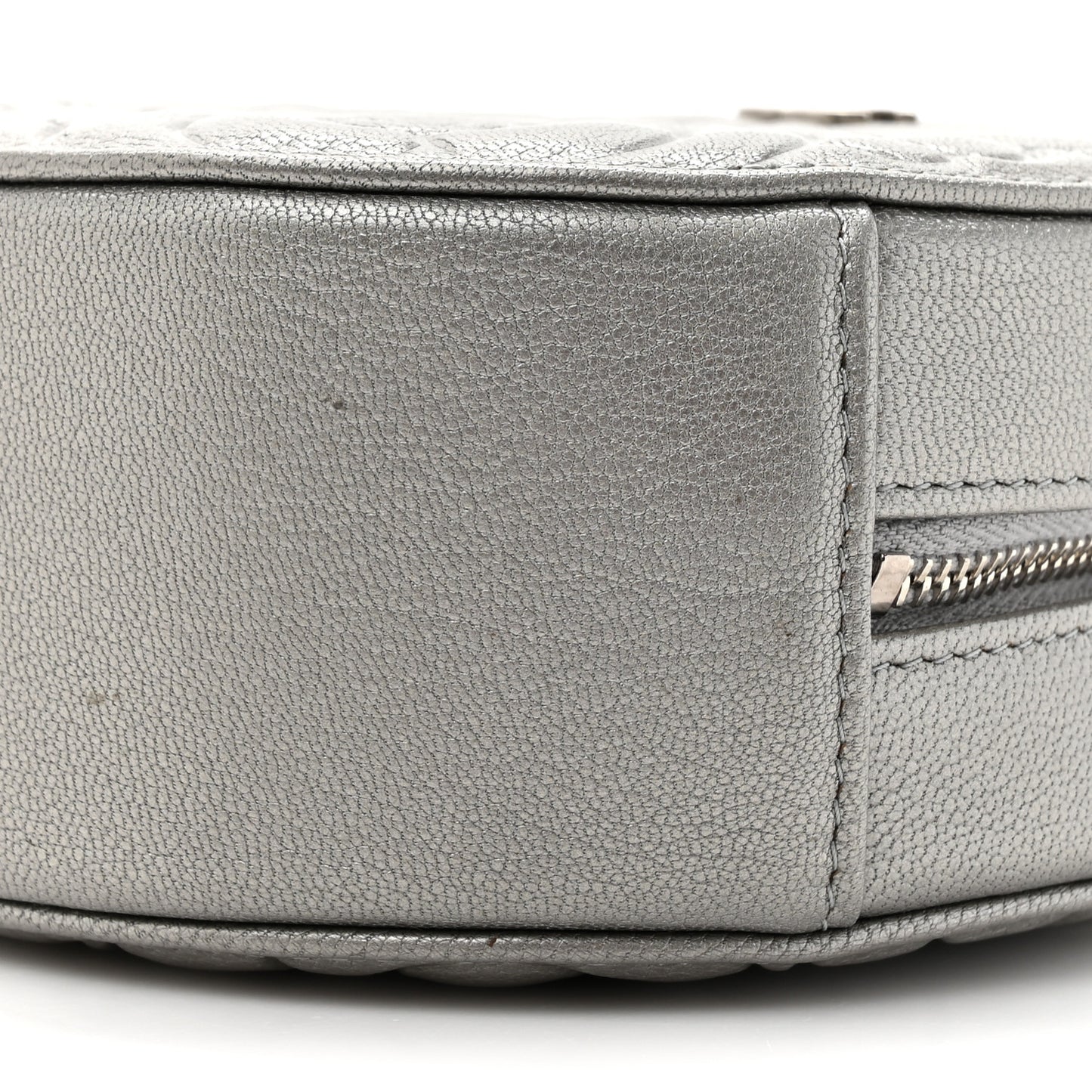 Goatskin Camellia Quilted Round Clutch With Chain Grey