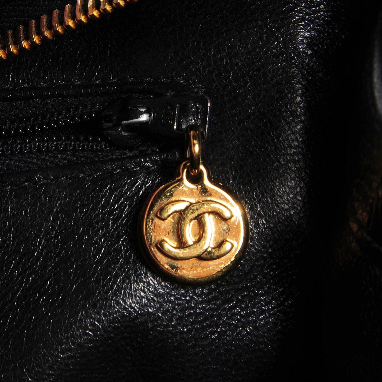 Caviar Quilted Shoulder Bag Black