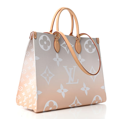 Louis Vuitton Monogram Giant By The Pool Onthego GM Brume 3 of 8