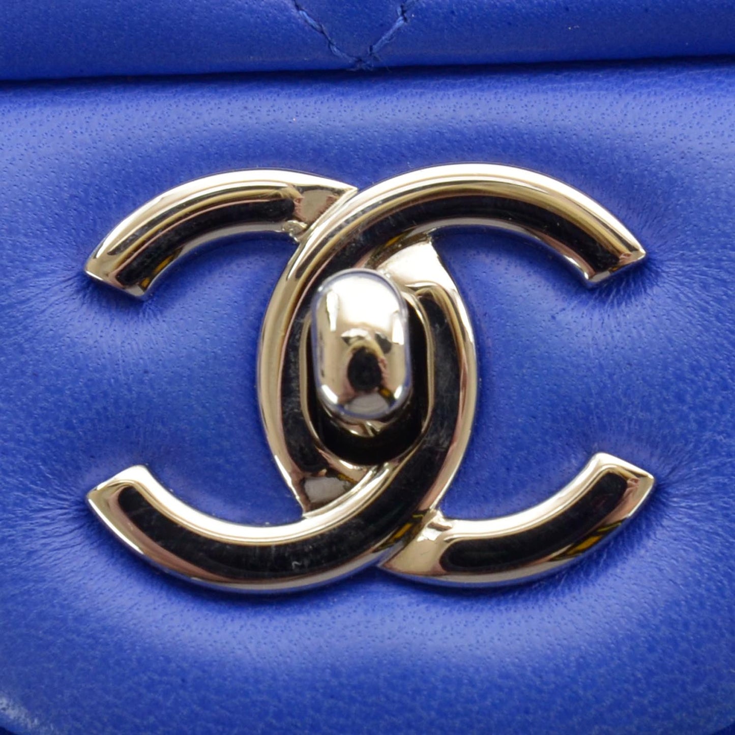 Lambskin Maxi Flap Blue Roi