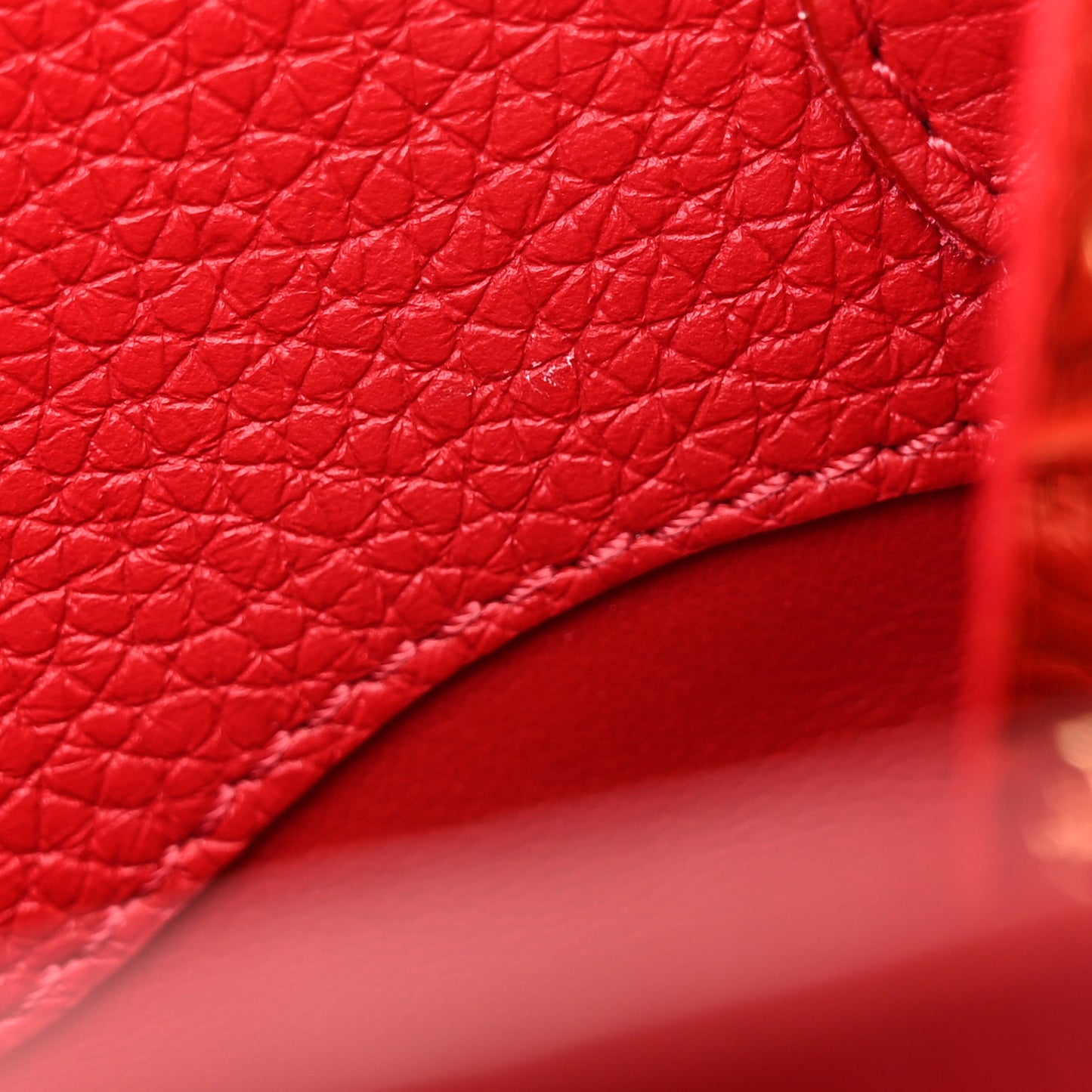 Taurillon Capucines PM Scarlet