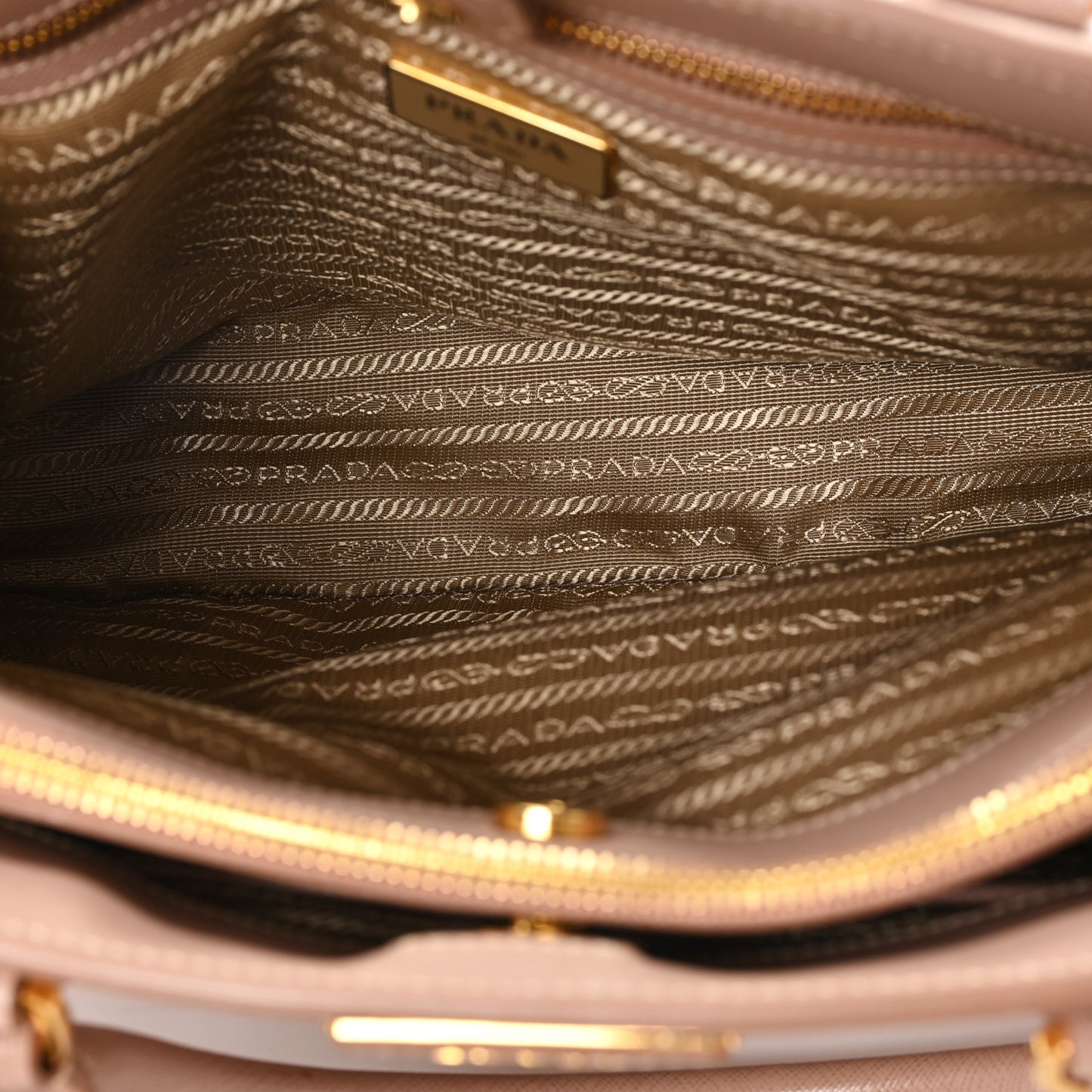 Saffiano Lux Medium Tote Cammeo