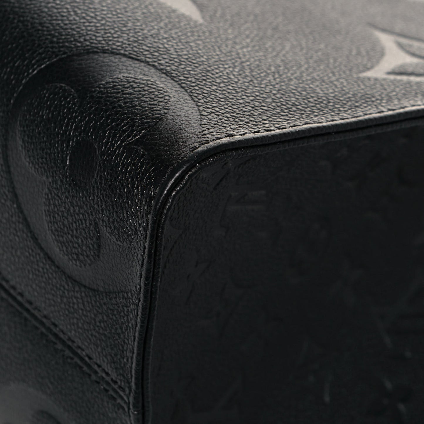 Empreinte Monogram Giant Onthego MM Black
