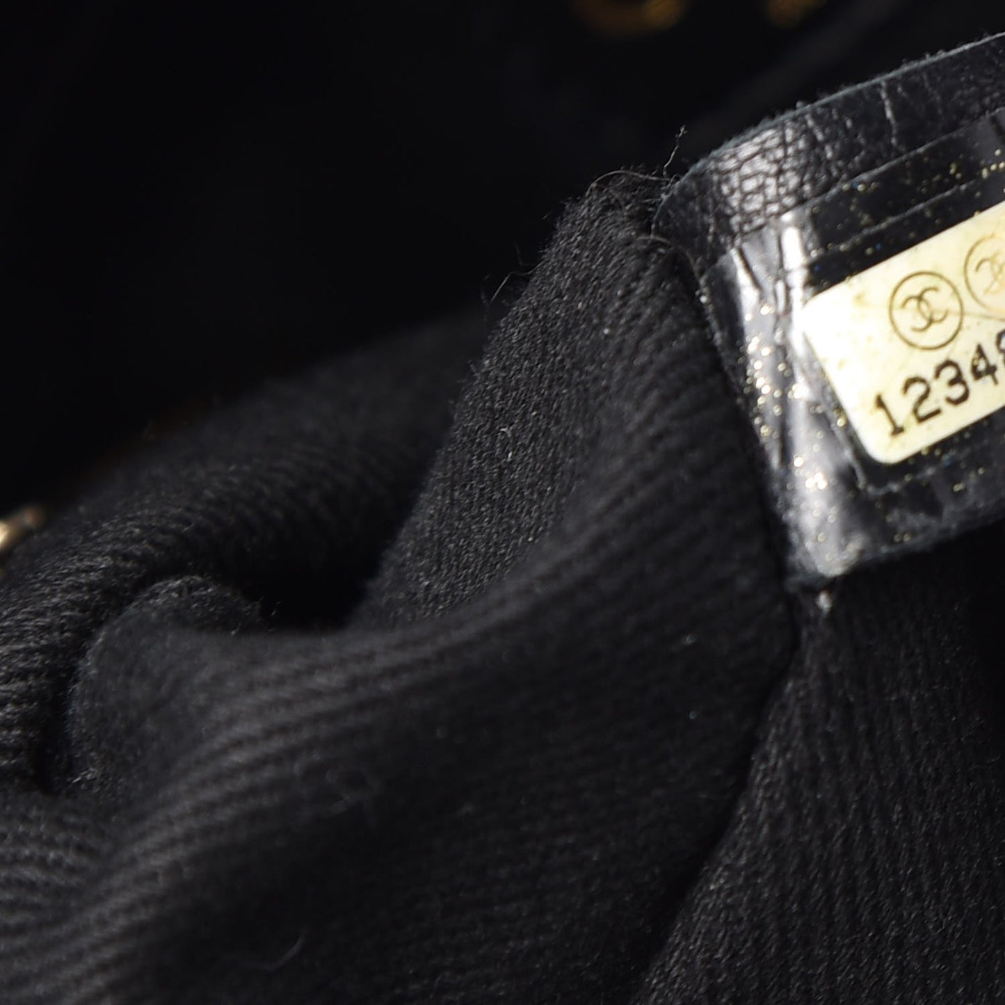 Lambskin Jersey Scales Flap Black