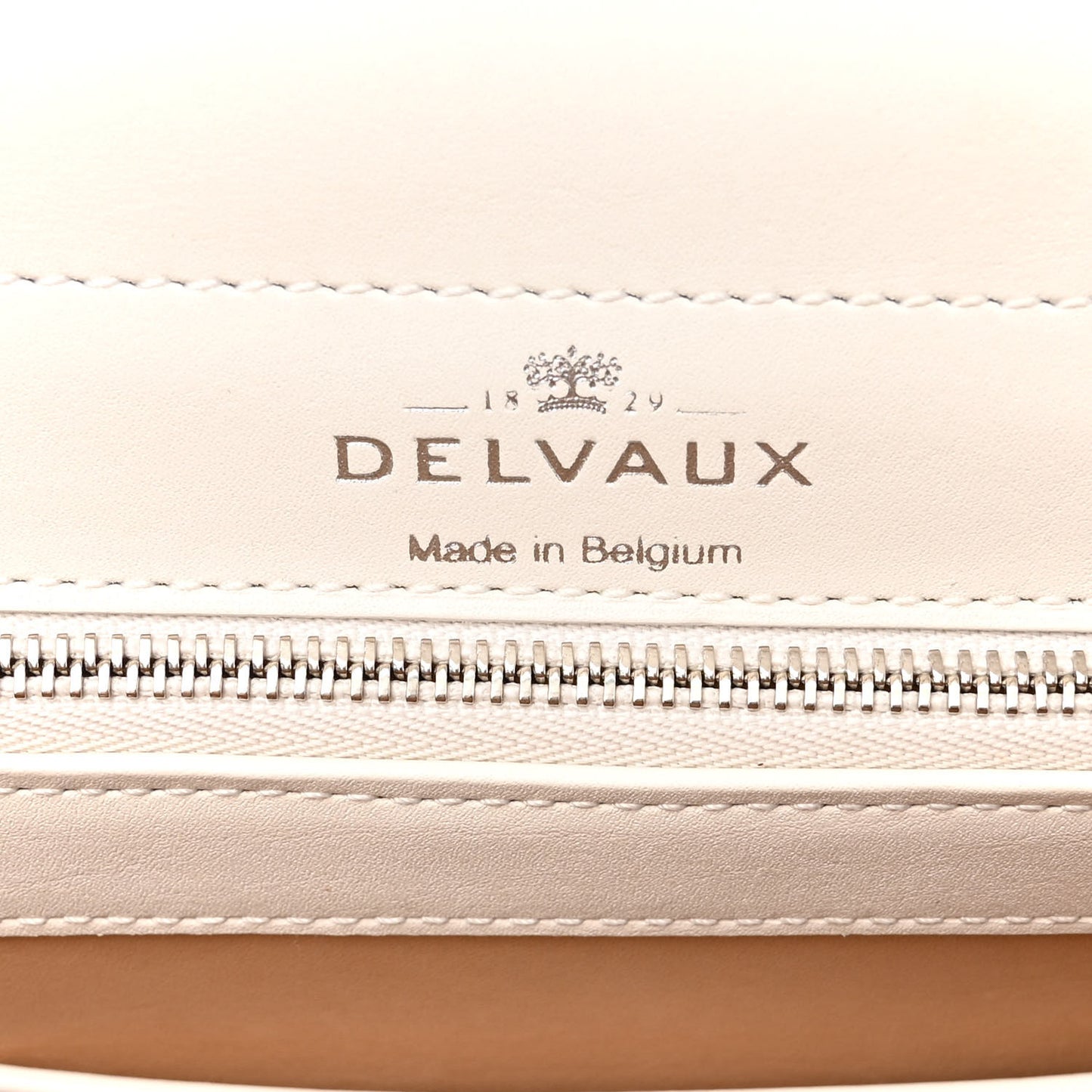 Box Calfskin MM Brillant Cuir Oeillet Satchel