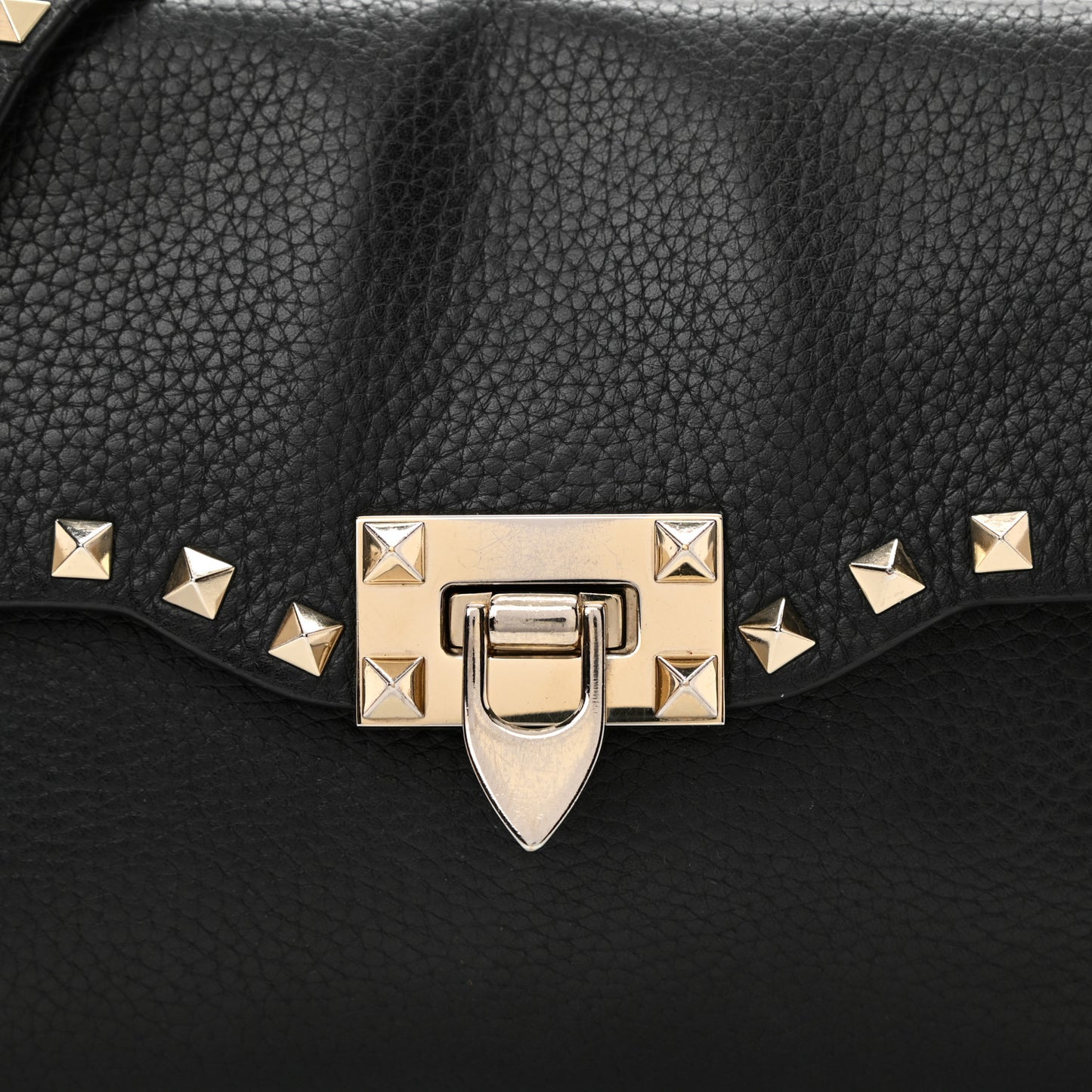 Pebbled Calfskin Medium Rockstud Flip Lock Crossbody Bag Black