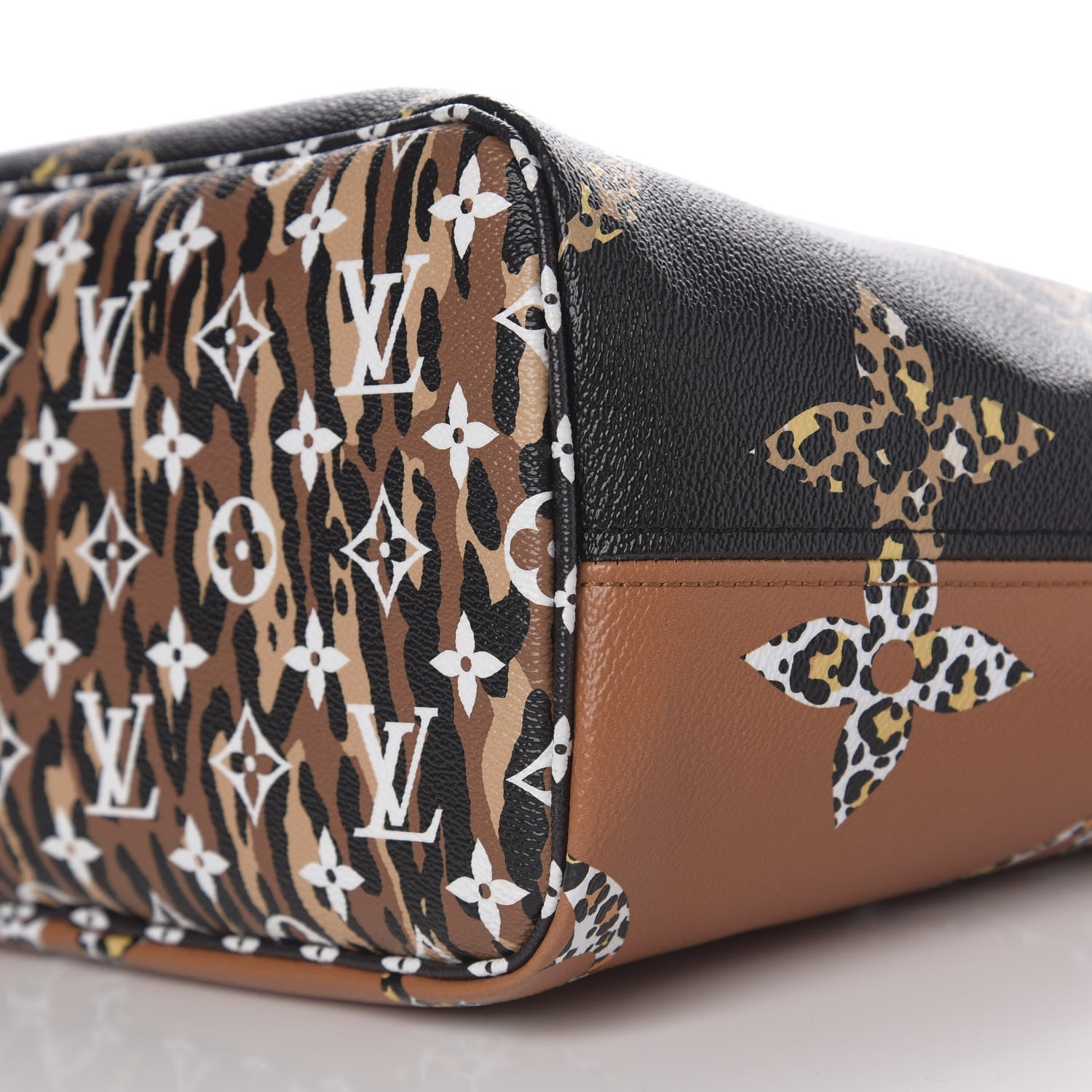 Louis Vuitton Monogram Giant Jungle Neverfull MM Black 8 of 9