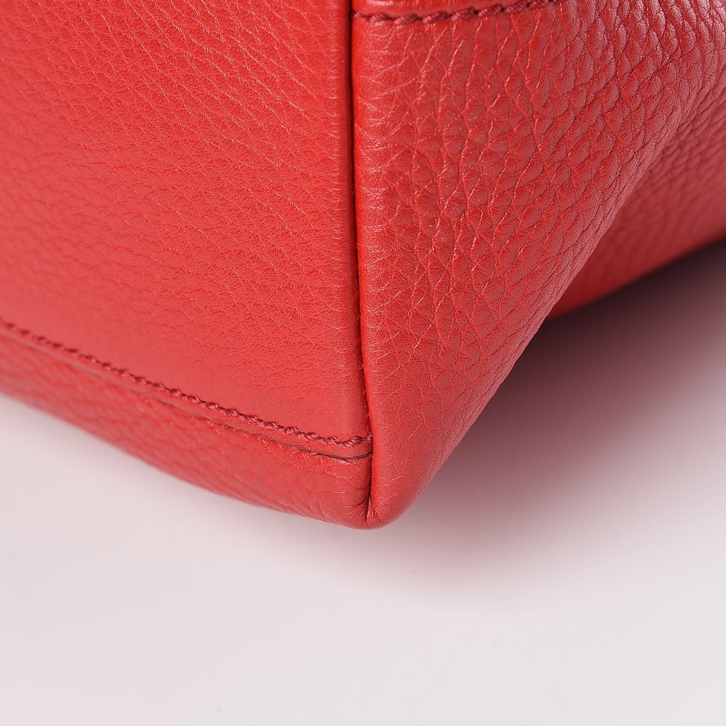 Pebbled Calfskin Medium Soho Chain Shoulder Bag Tabasco Red