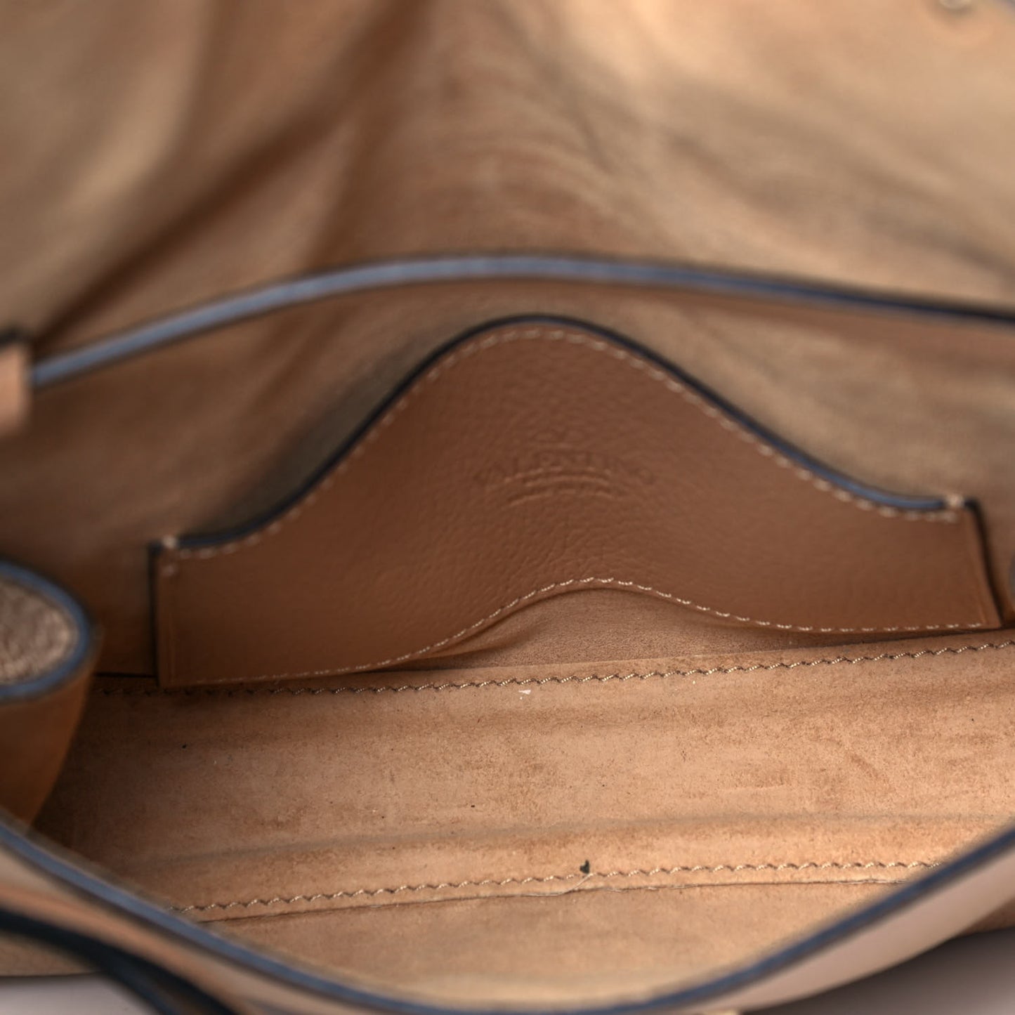 Pebbled Calfskin Medium Rockstud Flip Lock Crossbody Bag Camel Rose