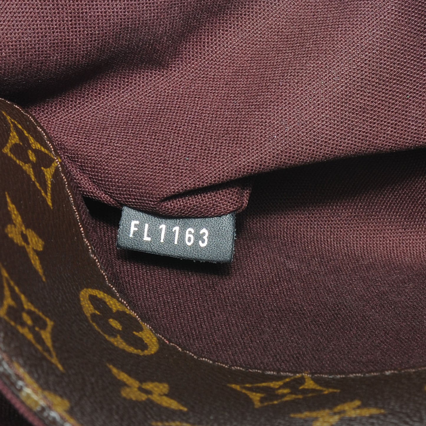 Monogram Macassar District MM