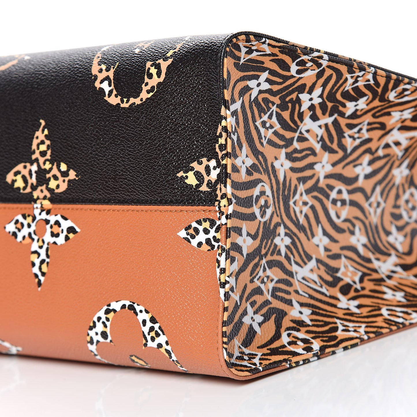 Monogram Giant Jungle Onthego GM Black