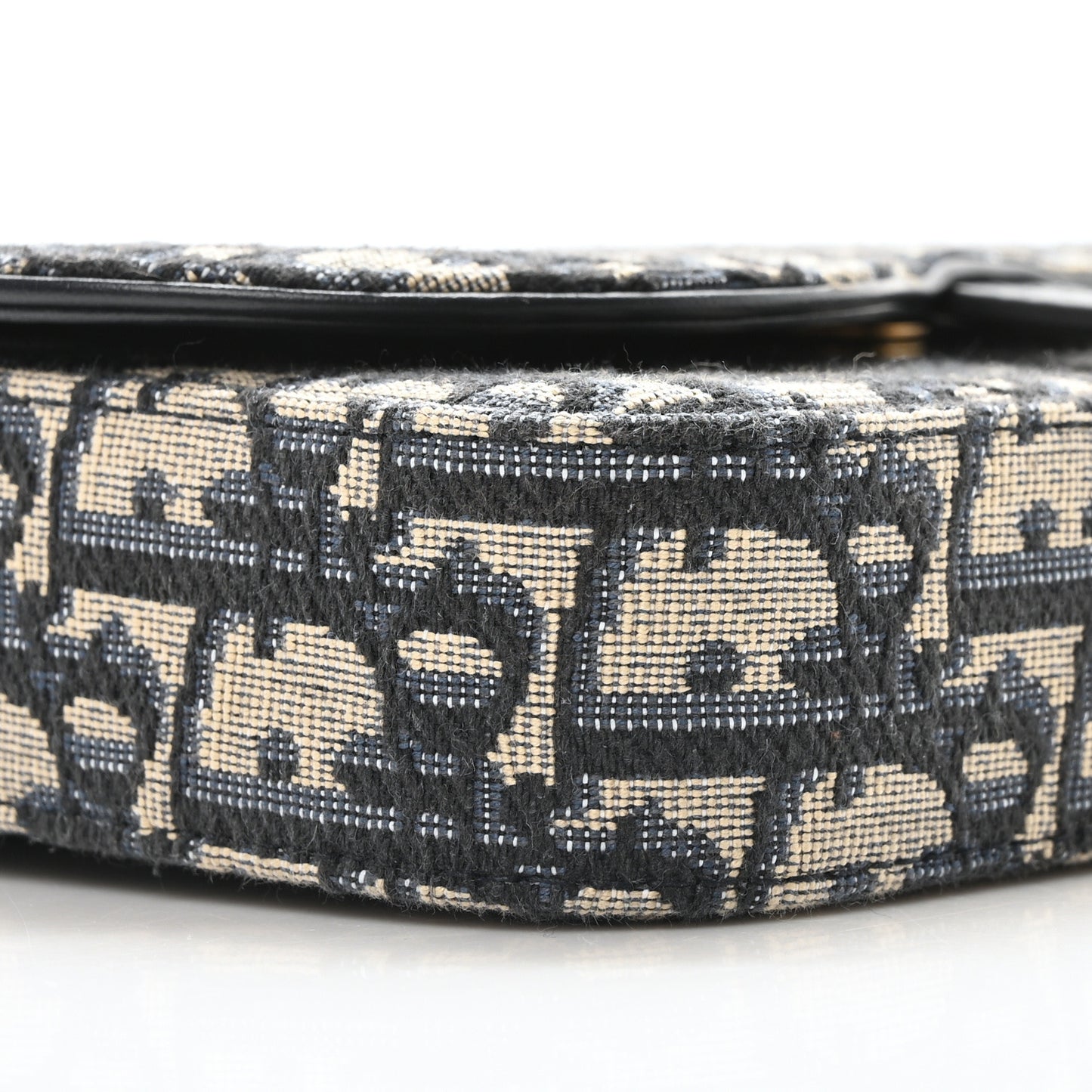 Oblique Saddle Chain Pouch Blue