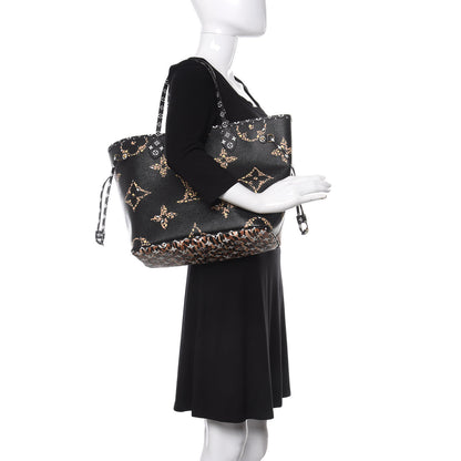 Louis Vuitton Monogram Giant Jungle Neverfull MM Black 2 of 11