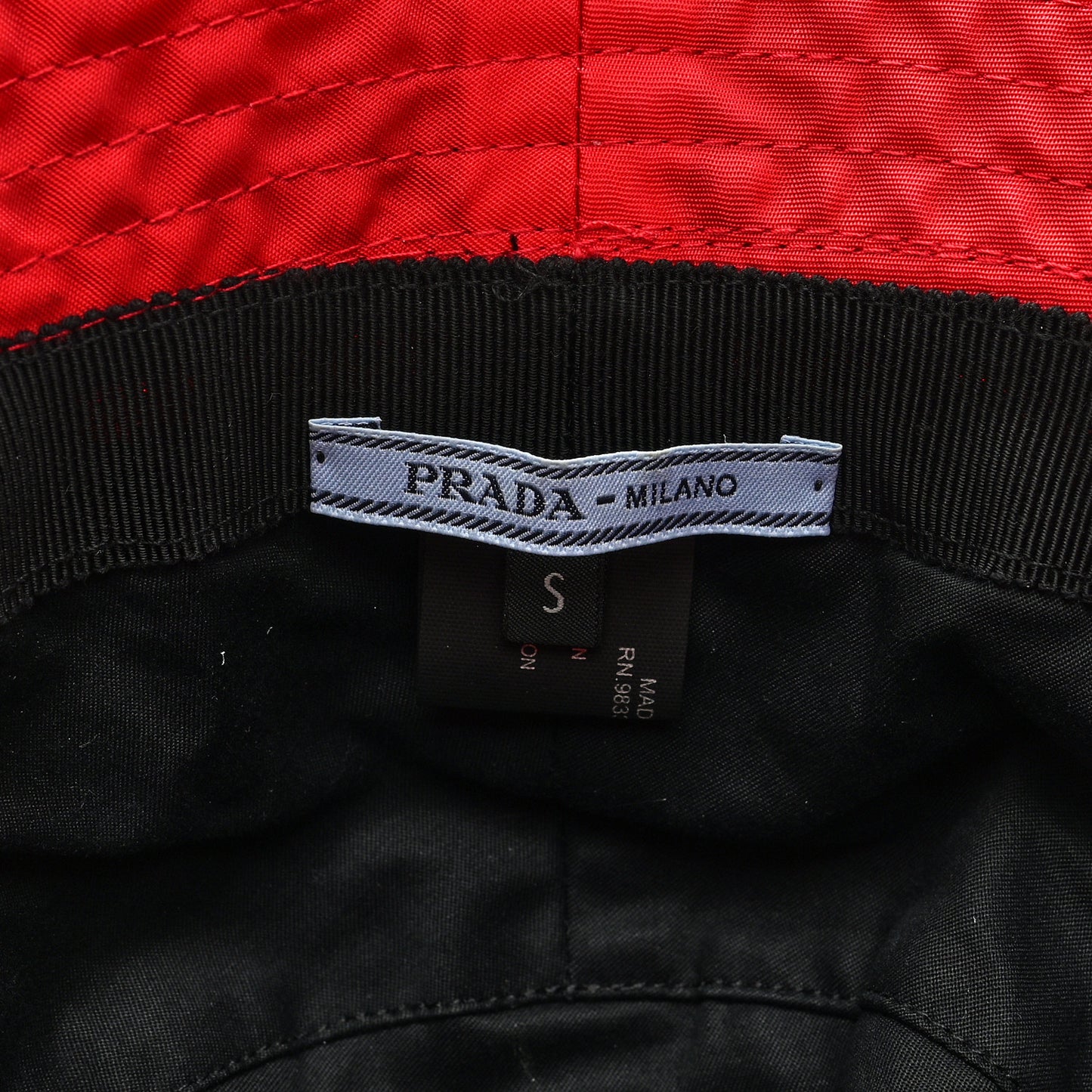 Re-Nylon Metal Triangle Logo Womens Bucket Hat S Rosso