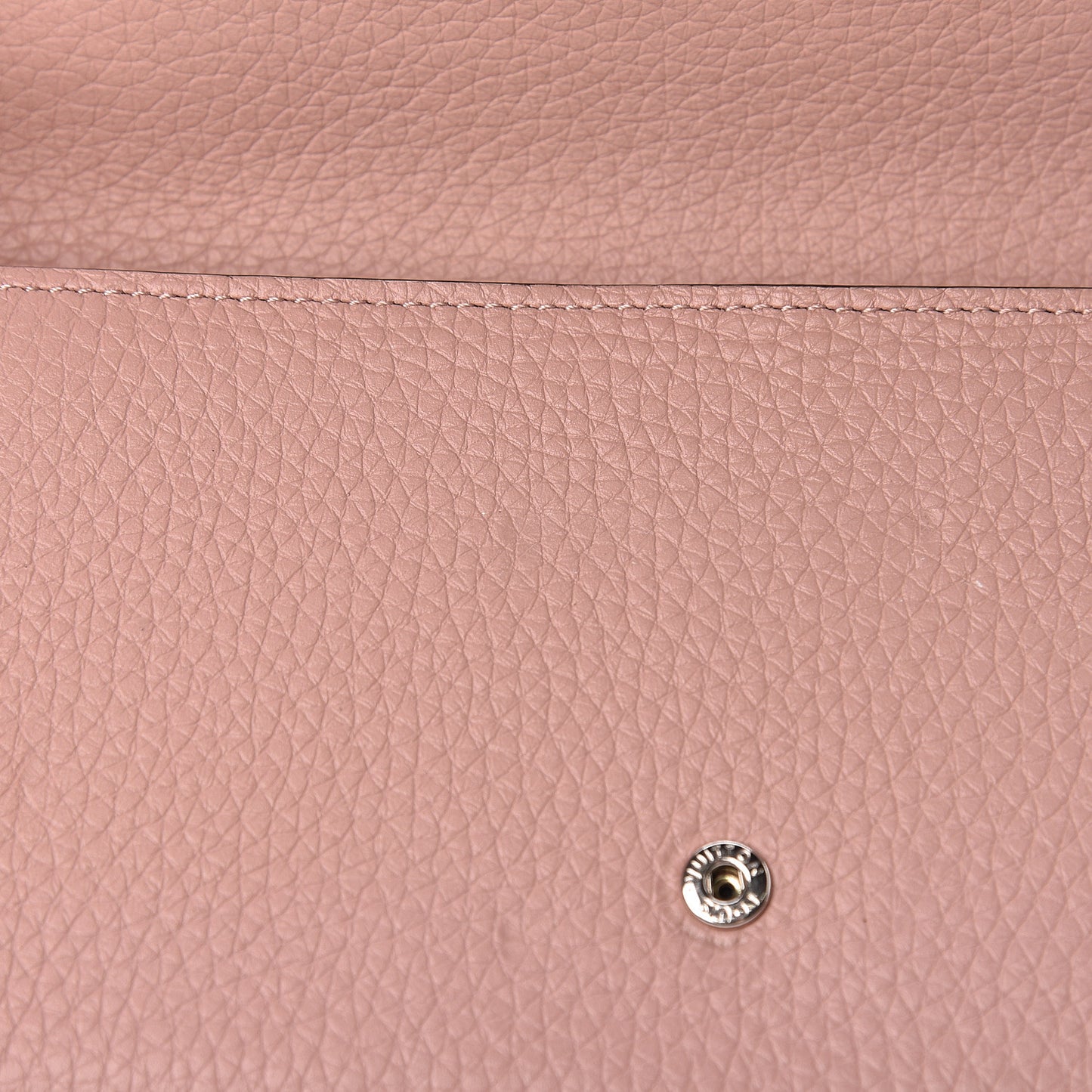 Taurillon Capucines Wallet Magnolia