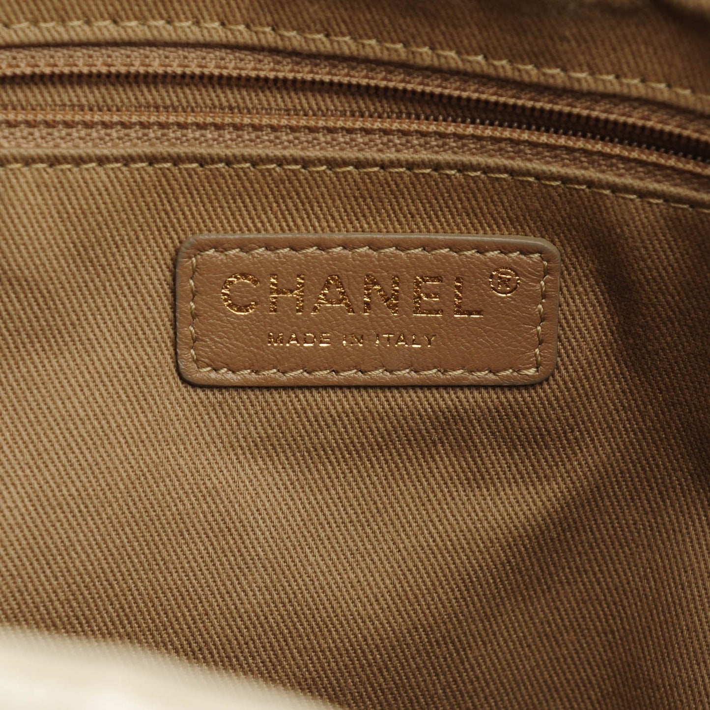 Crumpled Grained Calfskin Coco Pleats Messenger Flap Ivory