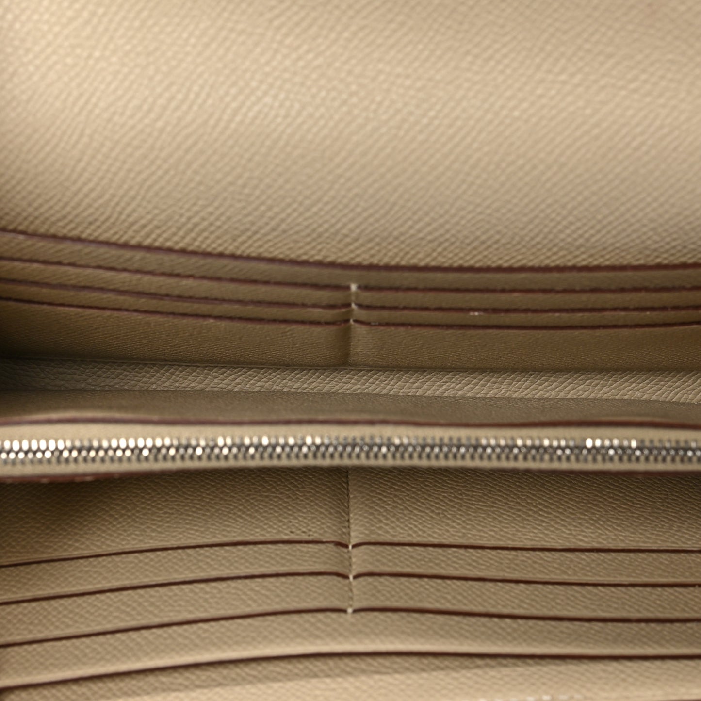 Epsom Kelly Longue Wallet Argile