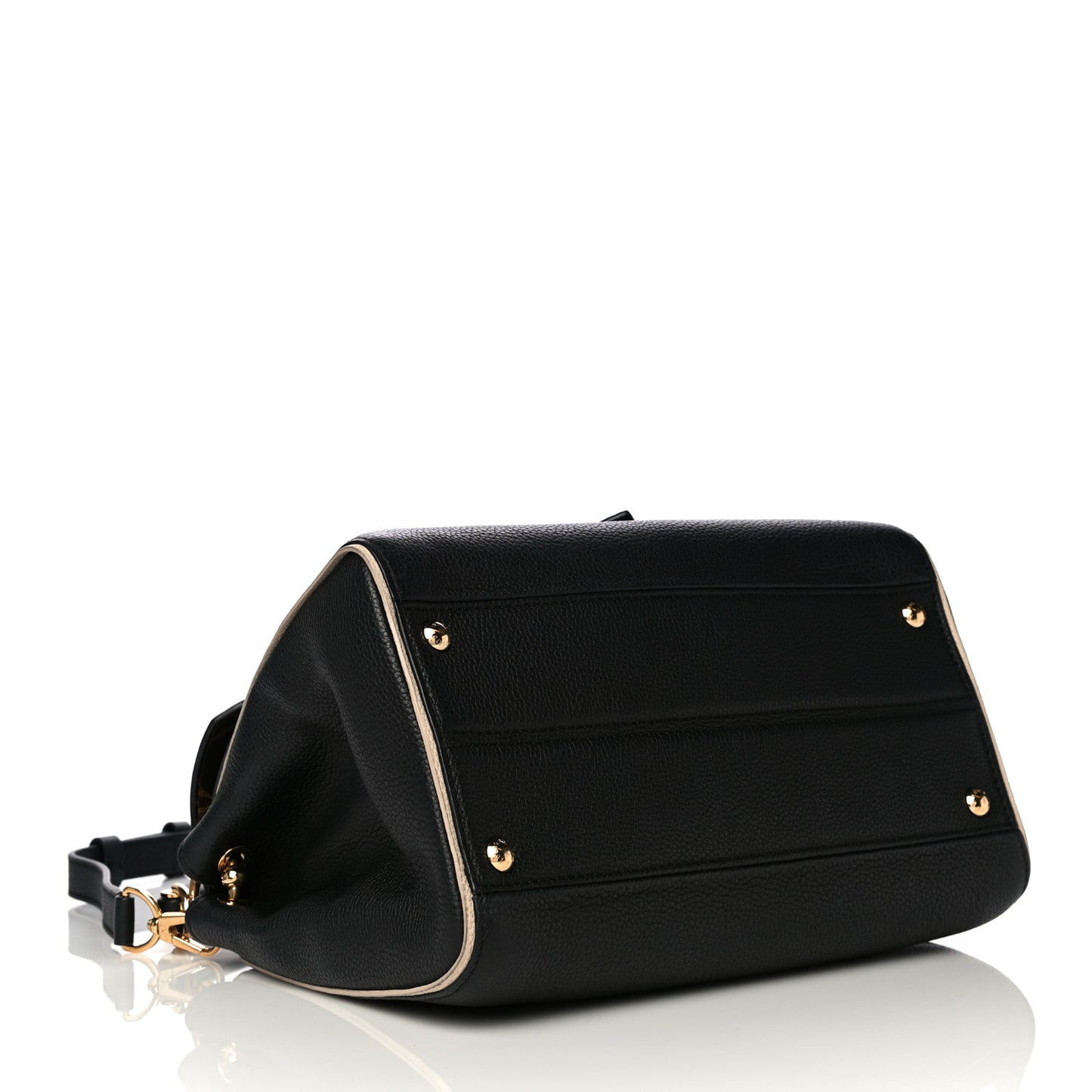 Monogram Double V Black