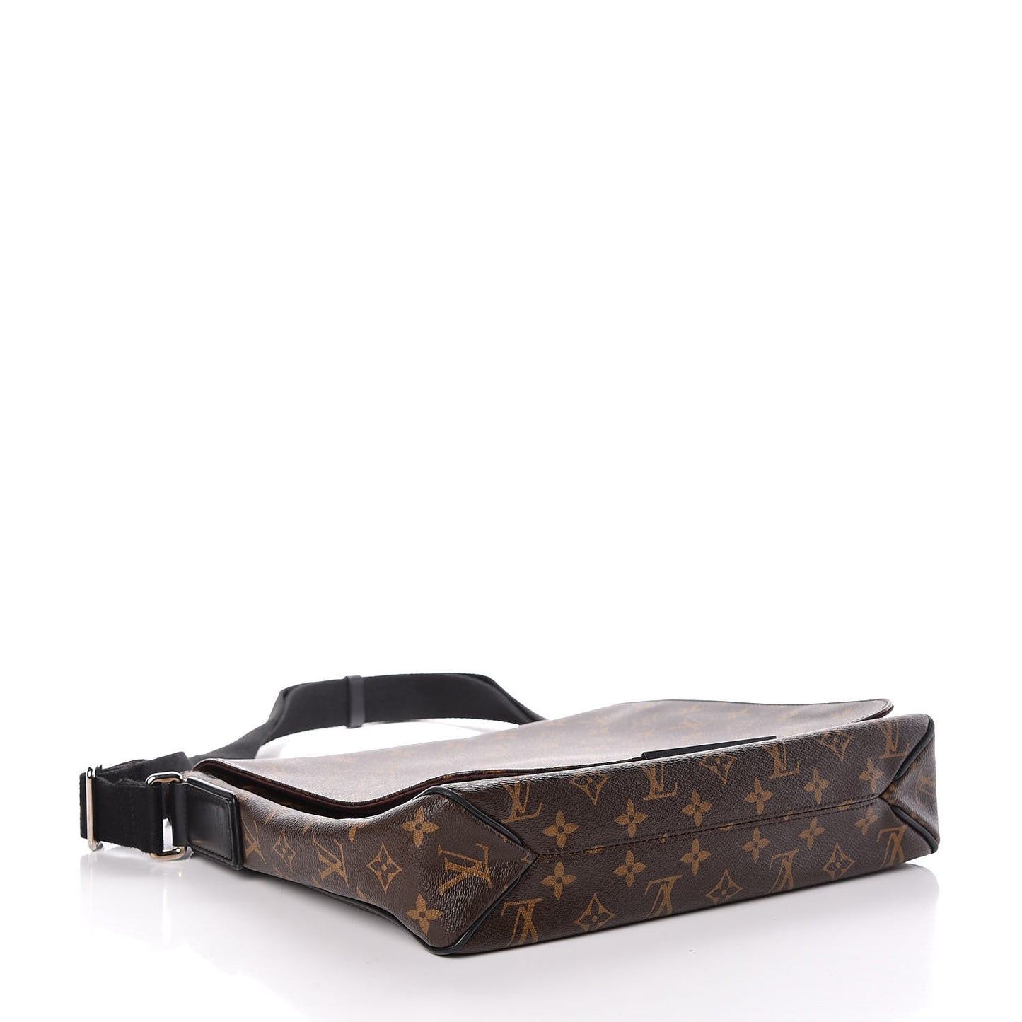 Monogram Macassar District MM