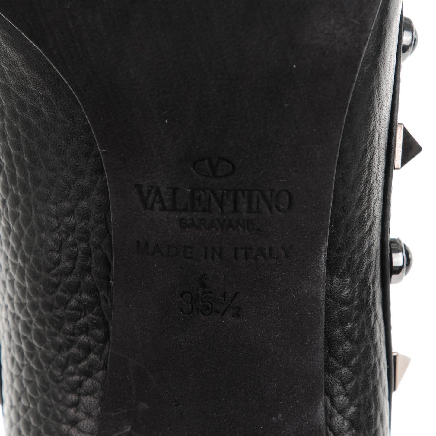 Pebbled Calfskin Onyx Rockstud Rolling 100mm Pumps 35.5 Black