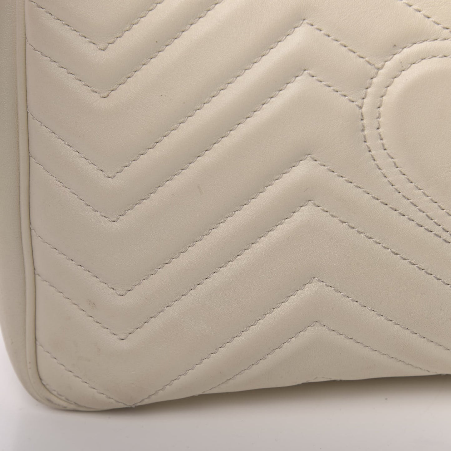 Calfskin Matelasse Medium GG Marmont Shoulder Bag White