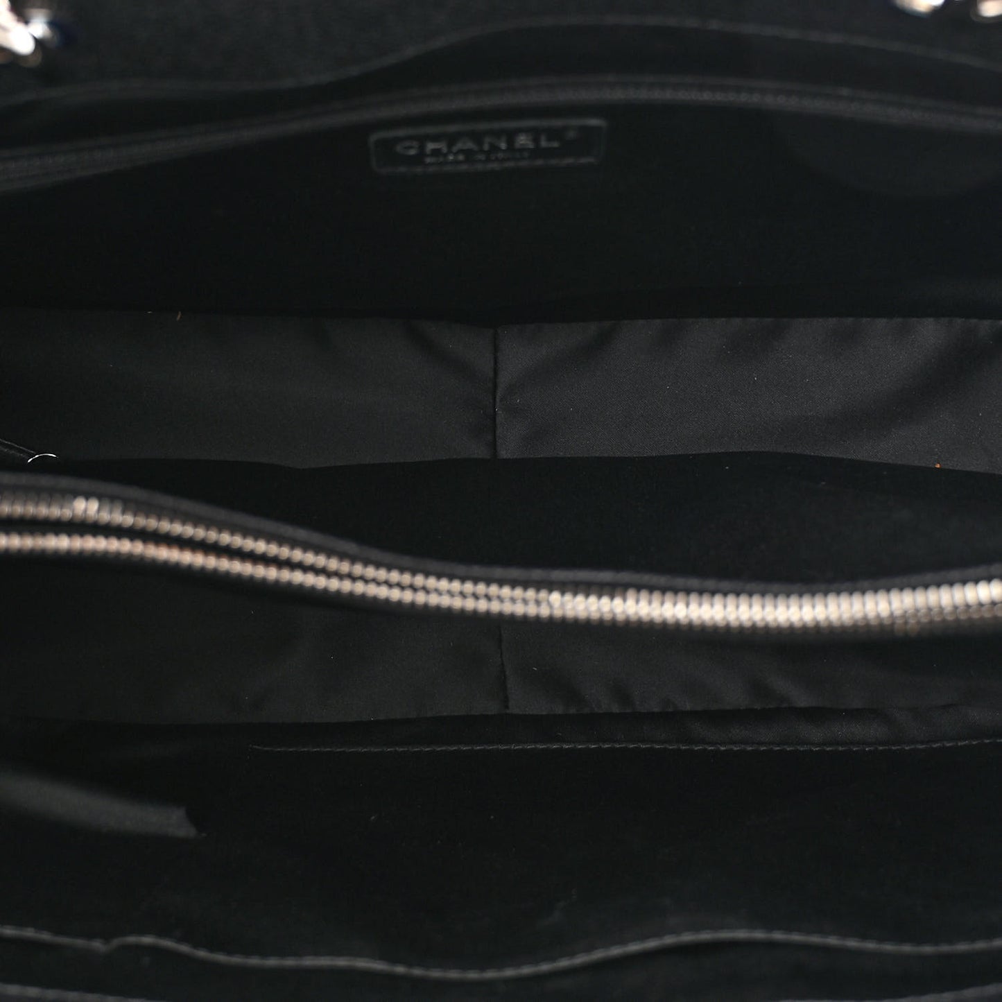 Caviar Quilted XL Grand Shopping Tote GST Black