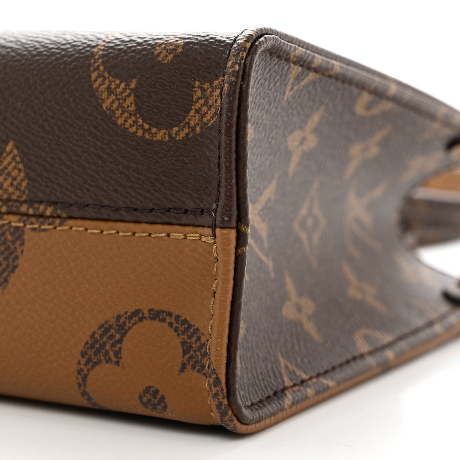 Louis Vuitton Reverse Monogram Giant Onthego BB 9 of 9
