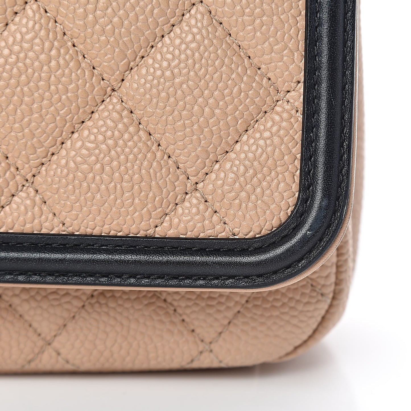 Caviar Quilted Medium CC Filigree Flap Beige Black