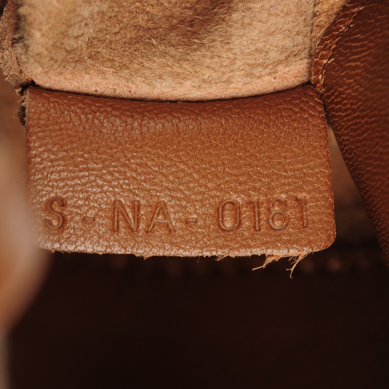 Celine Lambskin Vertical Zip Gusset Cabas Camel 7 of 9