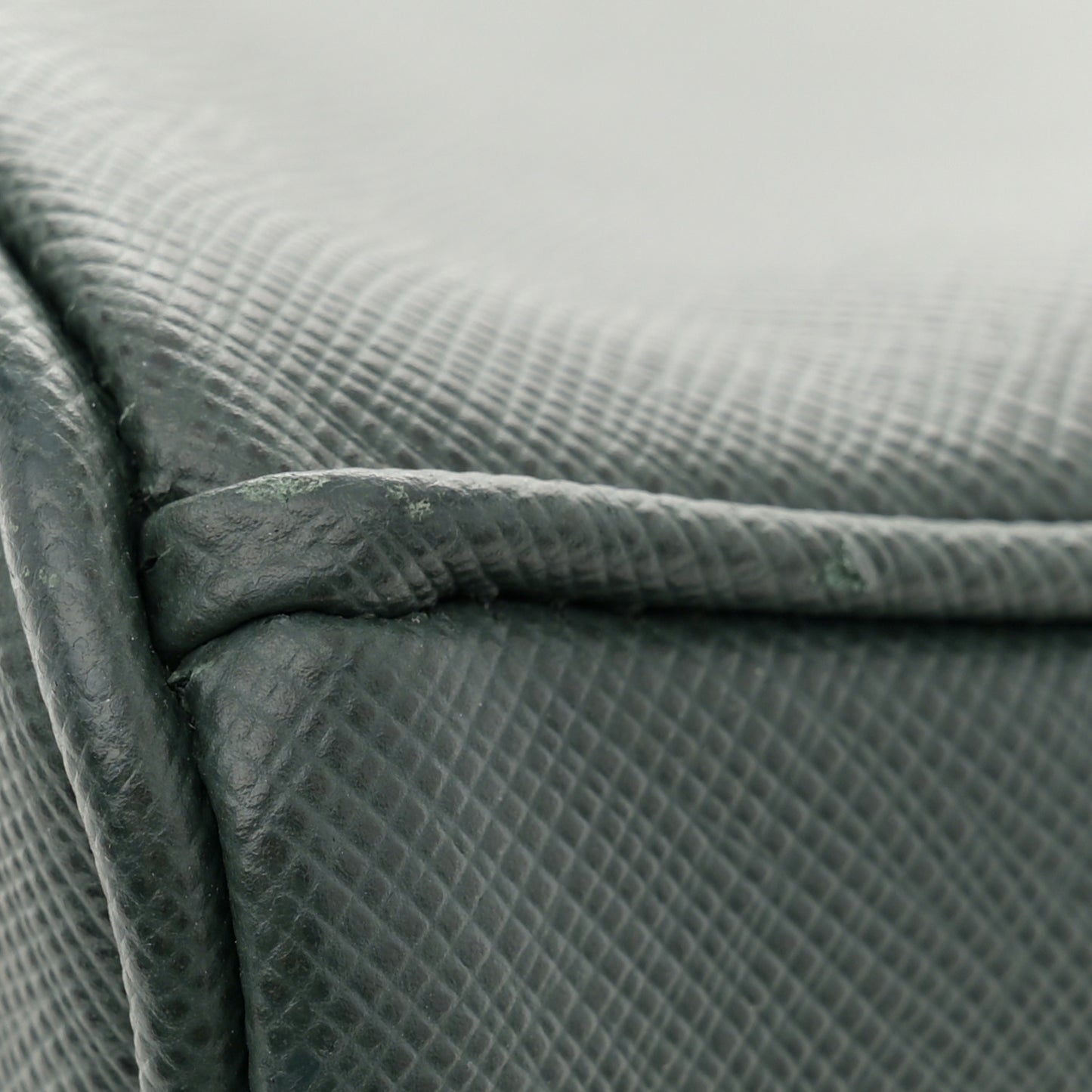 Saffiano Lux Medium Tote Smeraldo