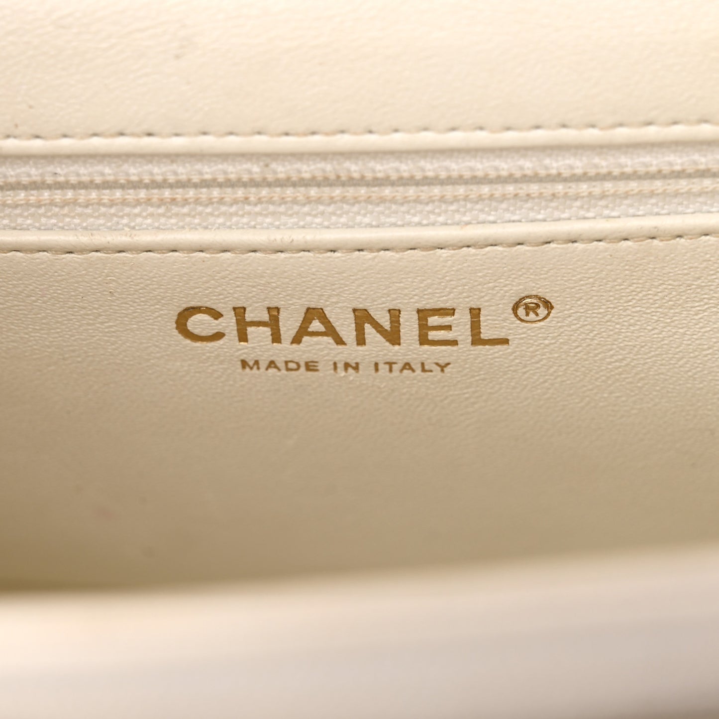 Caviar Quilted Medium Business Affinity Flap White