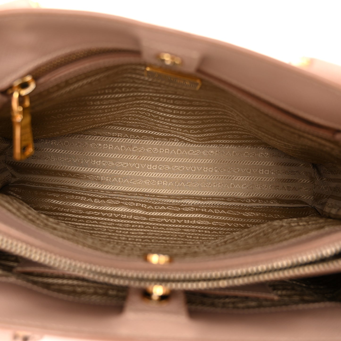 Saffiano Lux Medium Tote Cammeo