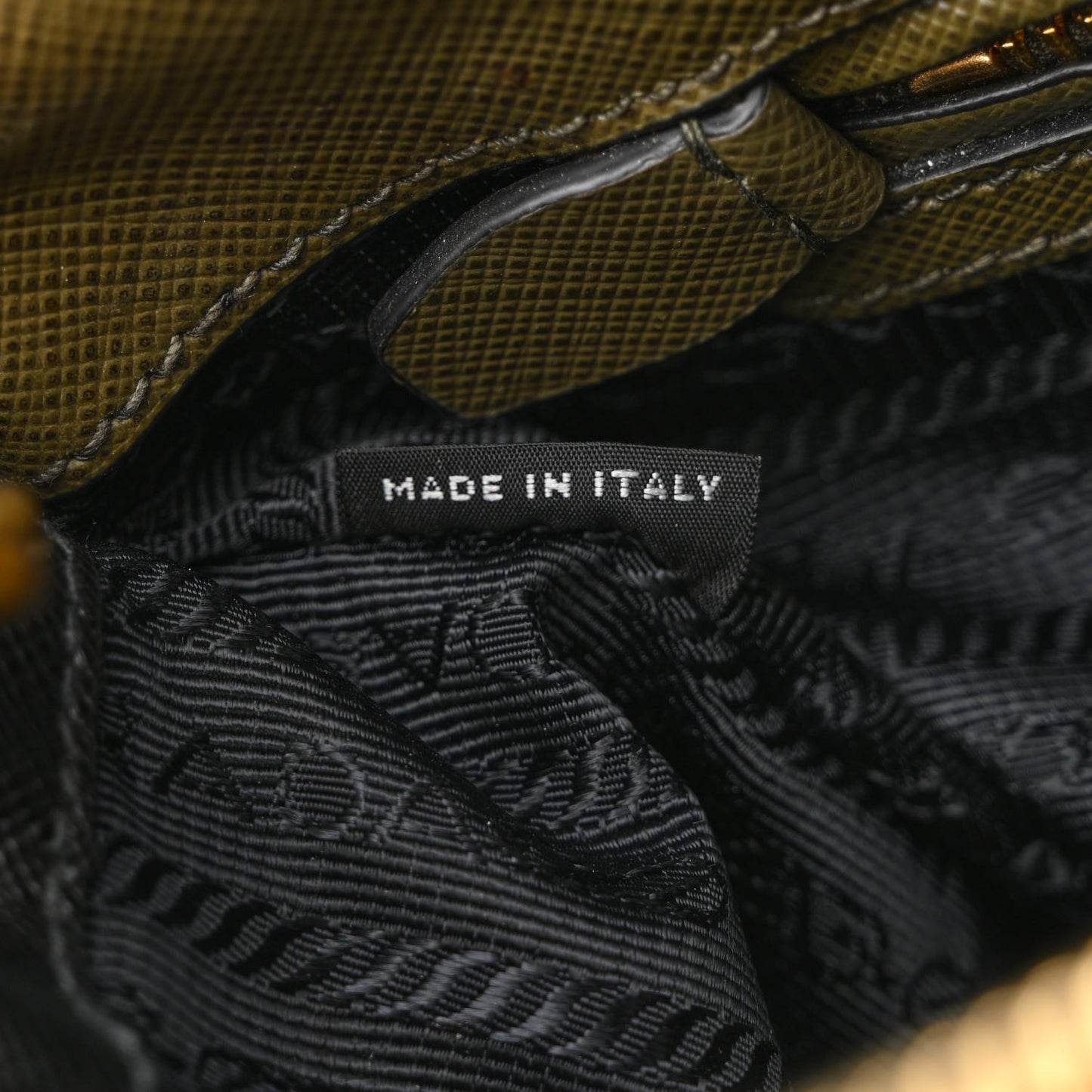 Saffiano Lux Bi-Color Medium Galleria Double Zip Tote Militare Black