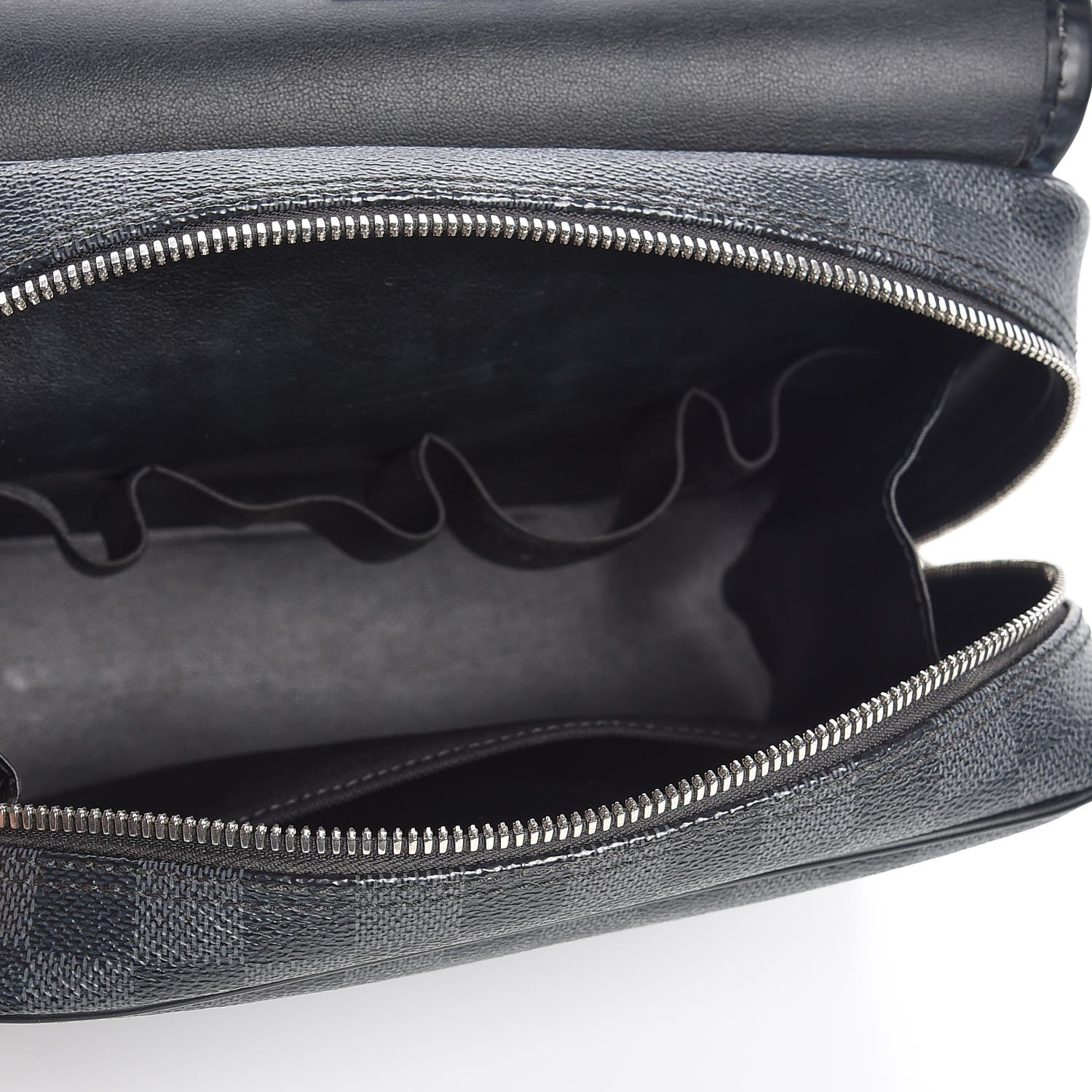 Louis Vuitton Damier Graphite Hanging Toiletry Kit 7 of 9