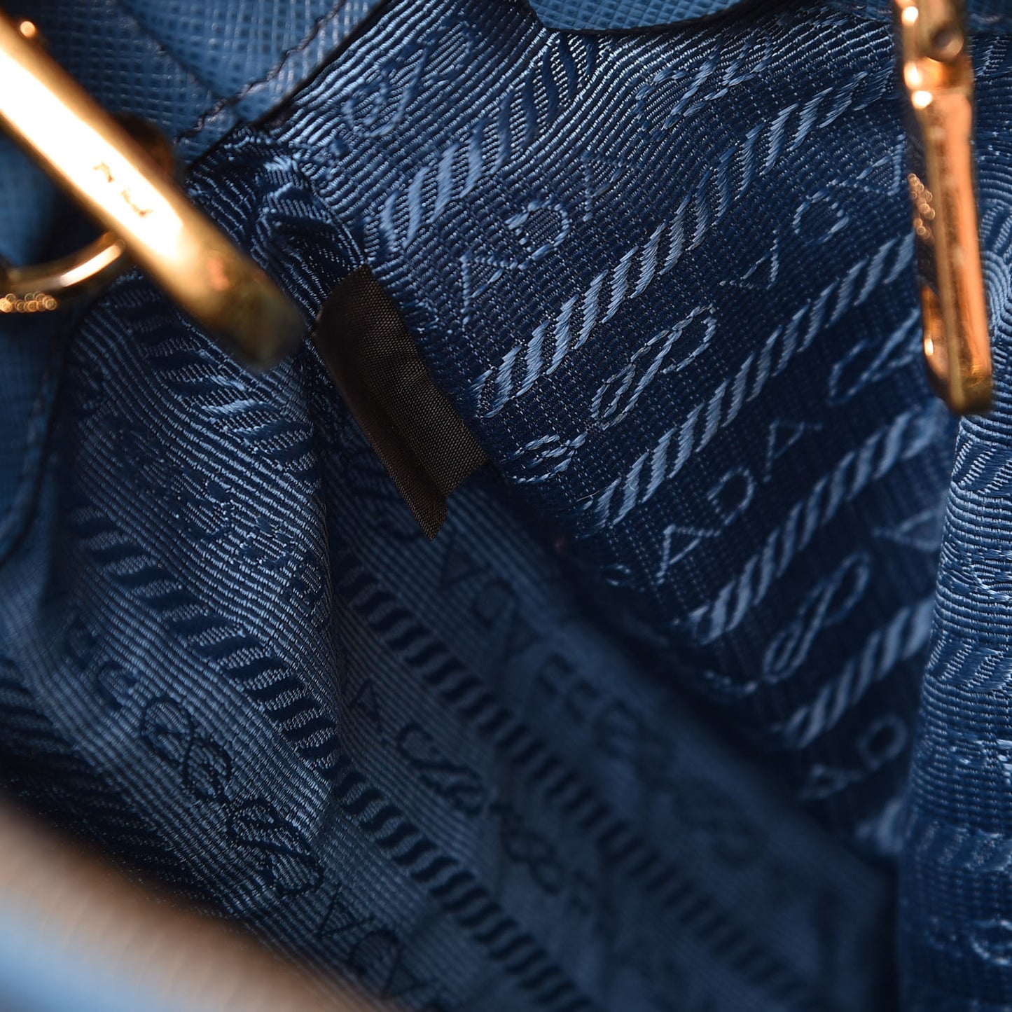 Saffiano Lux Colorblock Medium Galleria Double Zip Tote Bluette Cobalto