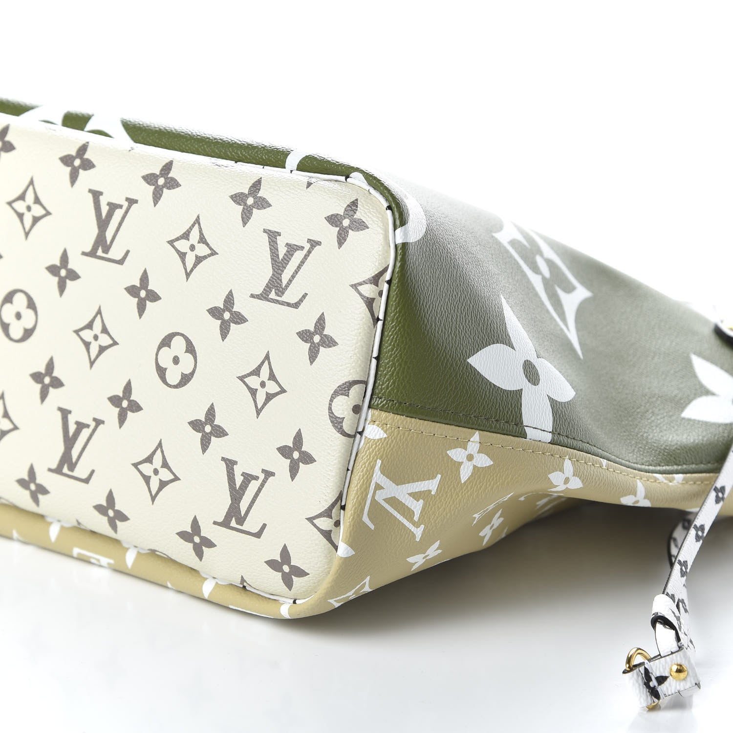 Louis Vuitton Monogram Giant Neverfull MM Kaki 7 of 10