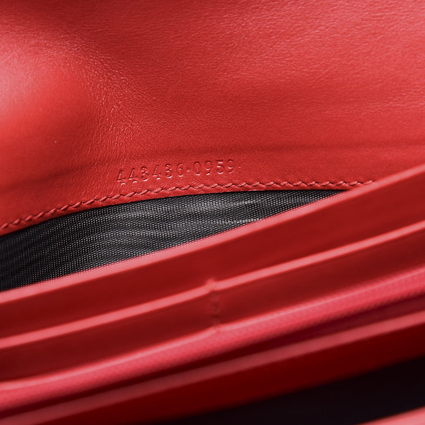 Calfskin Matelasse GG Marmont Continental Wallet Hibiscus Red