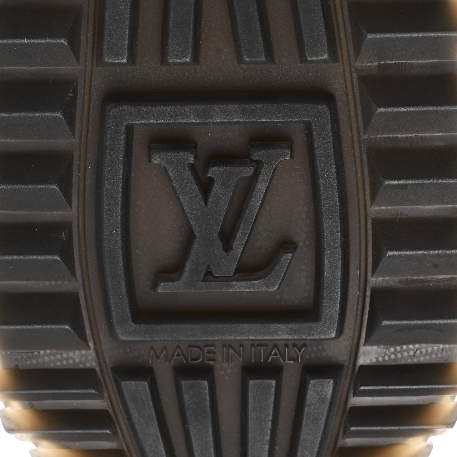 Louis Vuitton Calfskin Damier Azur Run Away Sneakers 39.5 White 6 of 9