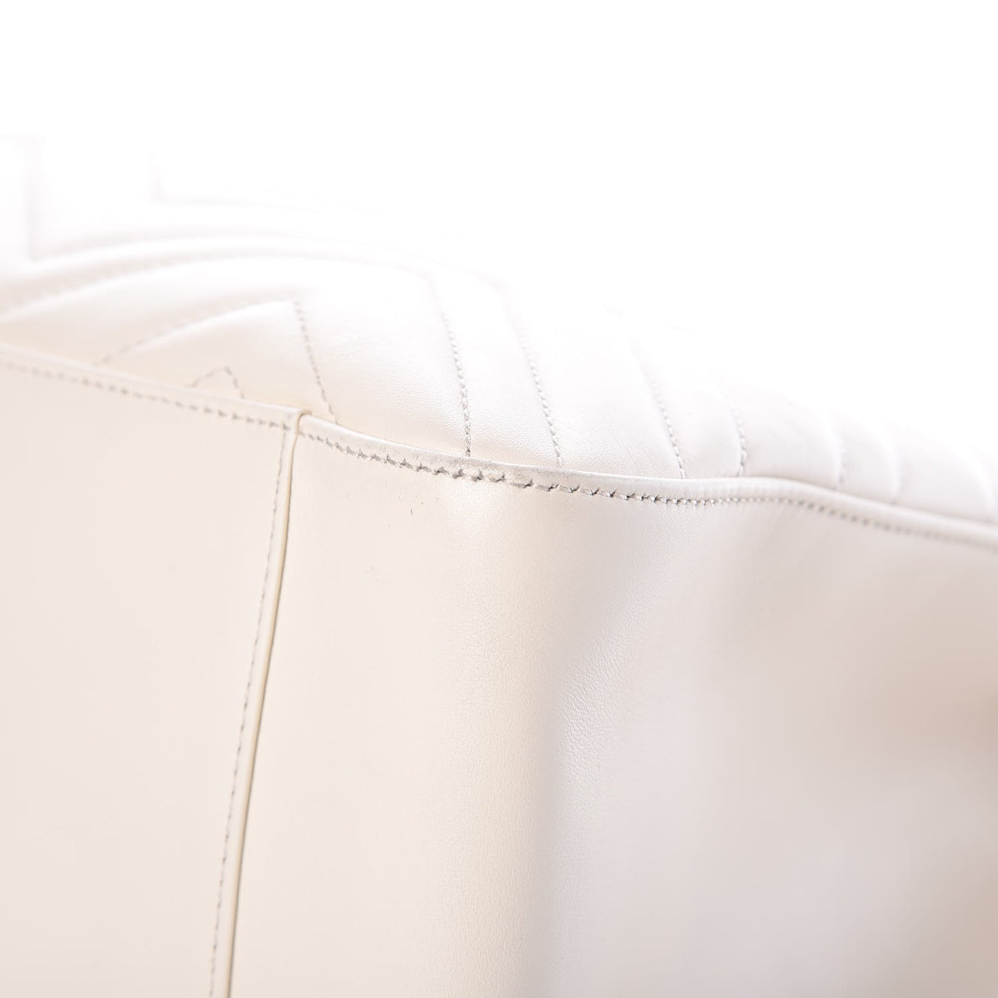 Calfskin Matelasse Medium GG Marmont Shoulder Tote Bag White