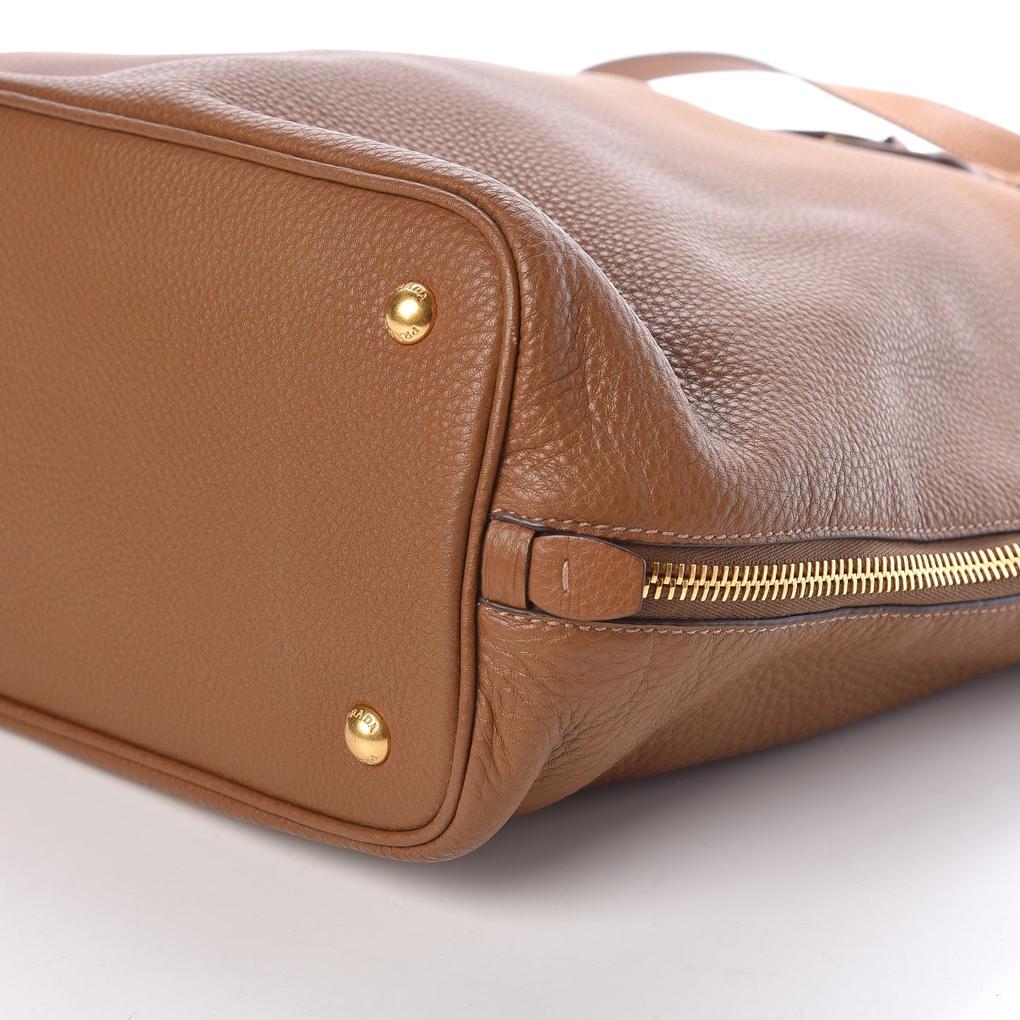 Vitello Daino Side Zip Tote Cannella