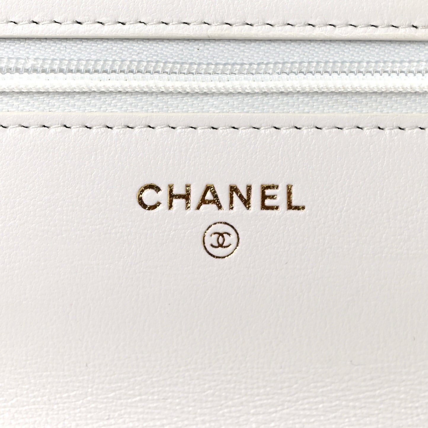 Lambskin Resin Quilted Wallet On Chain WOC White