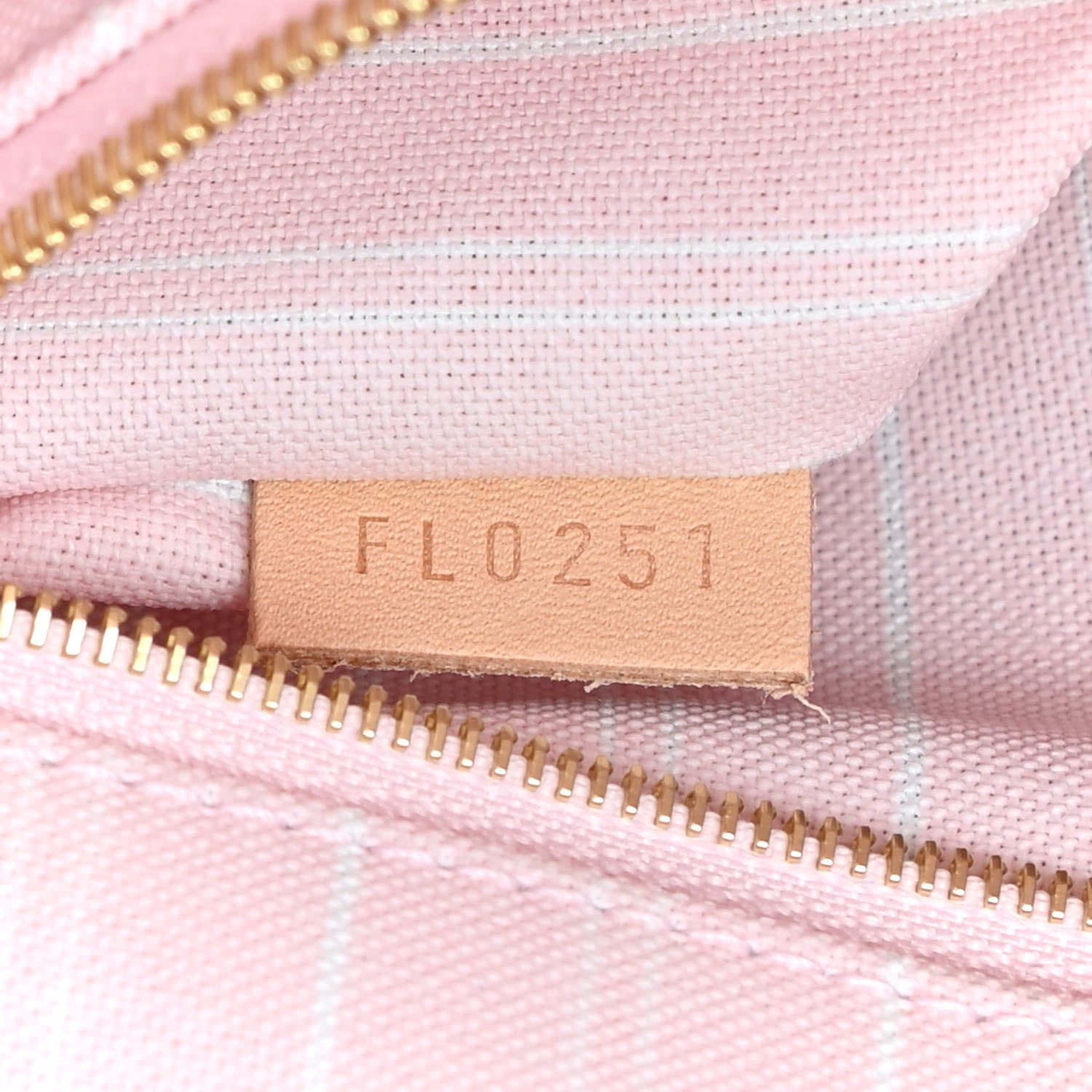 Louis Vuitton Monogram Giant By The Pool Hawaii Onthego GM Light Pink 7 of 9